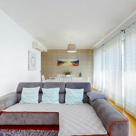 Happy Building By Gw Holidays ליסבון